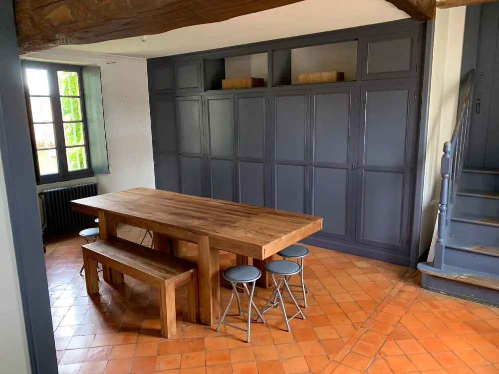 Table en bois de la salle à manger